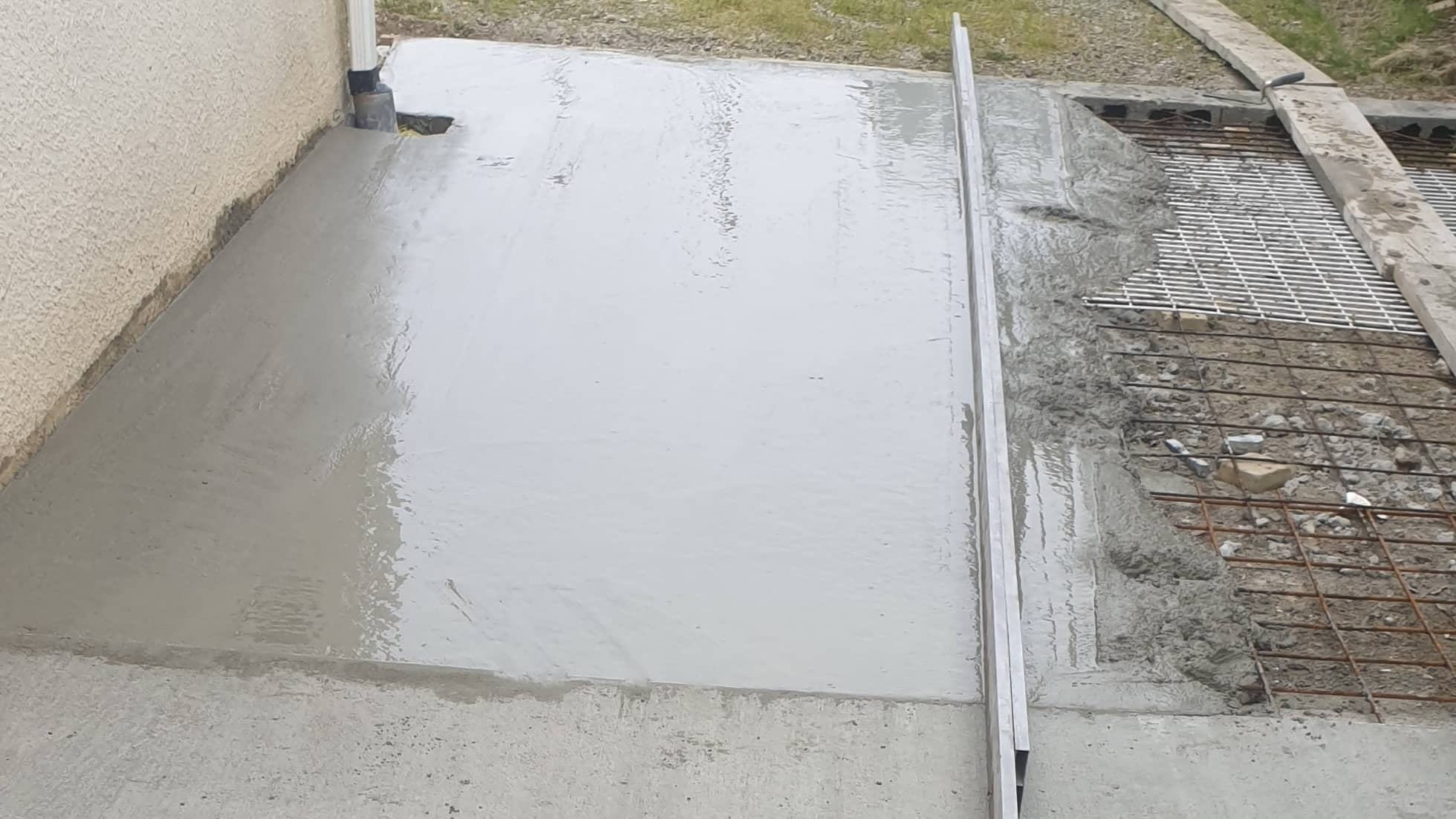 Coulage d’une dalle béton sur treillis métallique par l’entreprise Michaël David à Montauban